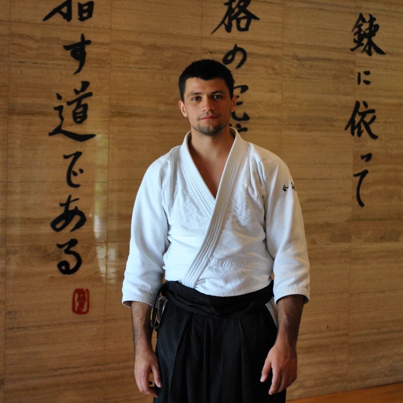 Piotr Ożdziński, 4 DAN Aikido Aikikai, w stroju keikogi i hakama